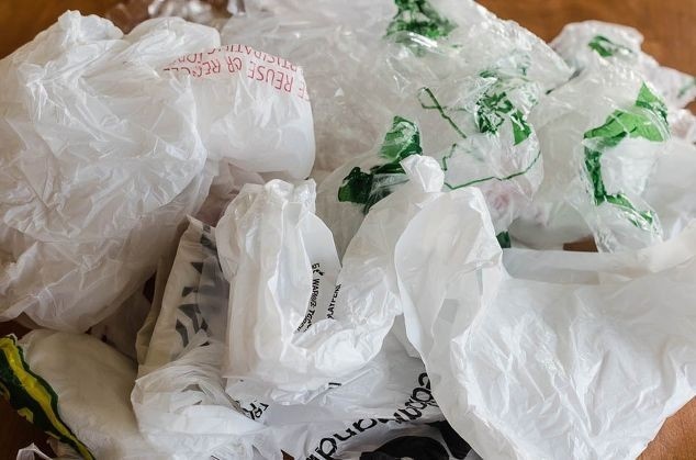 Kerajinan Tangan Plastik Daur Ulang Dari Hasil Pencacahan