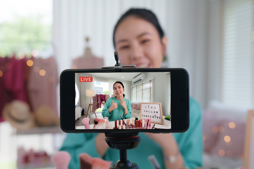 Mengakselerasi Keuntungan melalui Content Creator Bisnis Digital