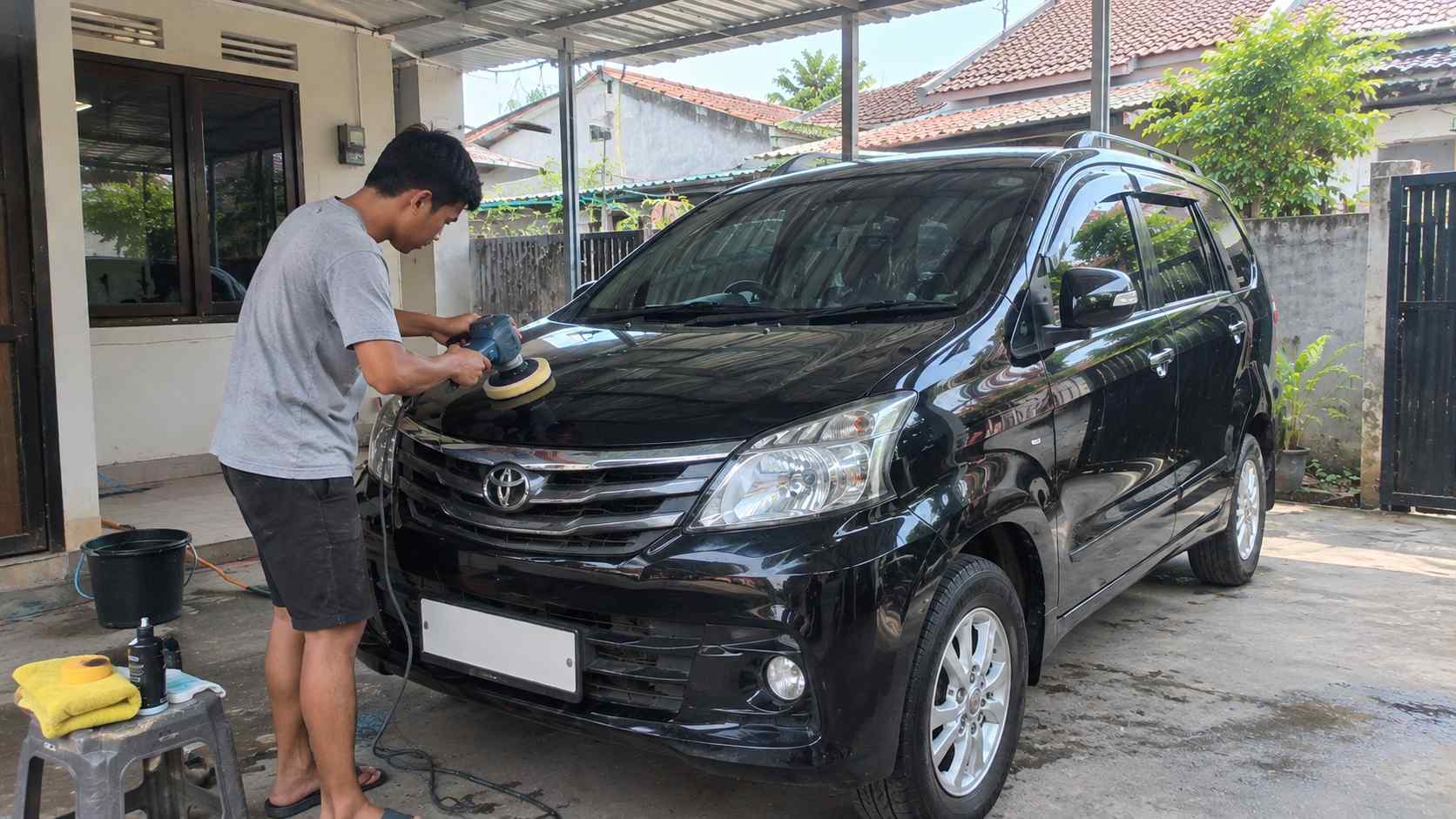 Kapan Mobil Perlu Wax serta Tanda dan Jadwal yang Tepat